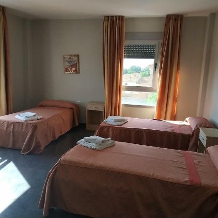 Hostal Restaurante La Concordia Otel Fuentes Claras Dış mekan fotoğraf